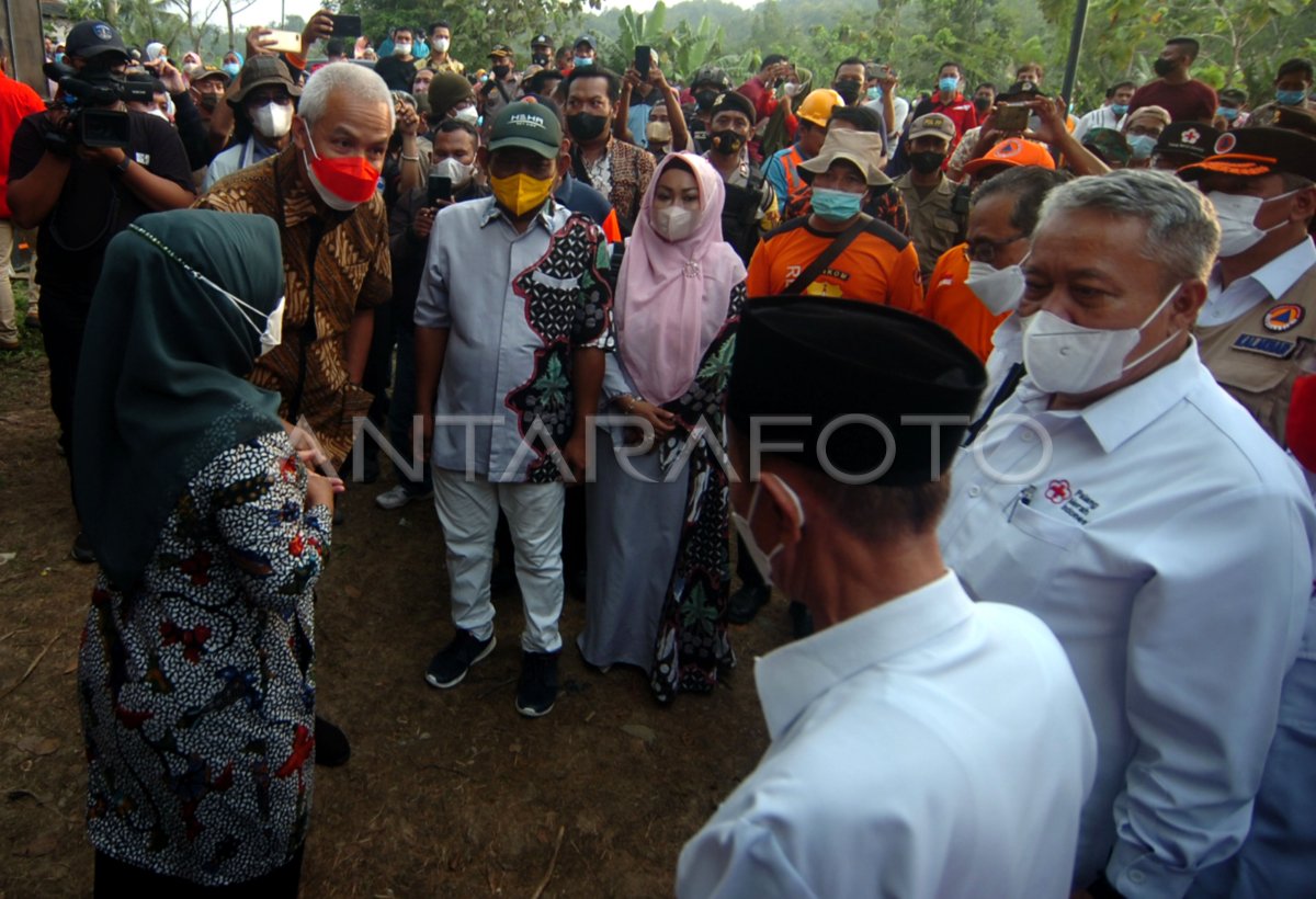 GUBERNUR JATENG TINJAU BENCANA TANAH BERGERAK | ANTARA Foto