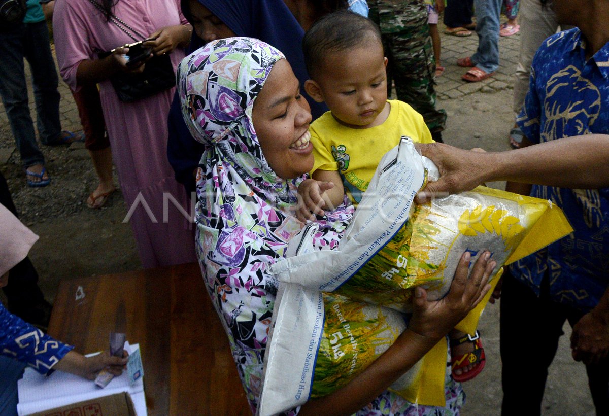 Operasi Pasar Beras Murah Di Gowa Antara Foto