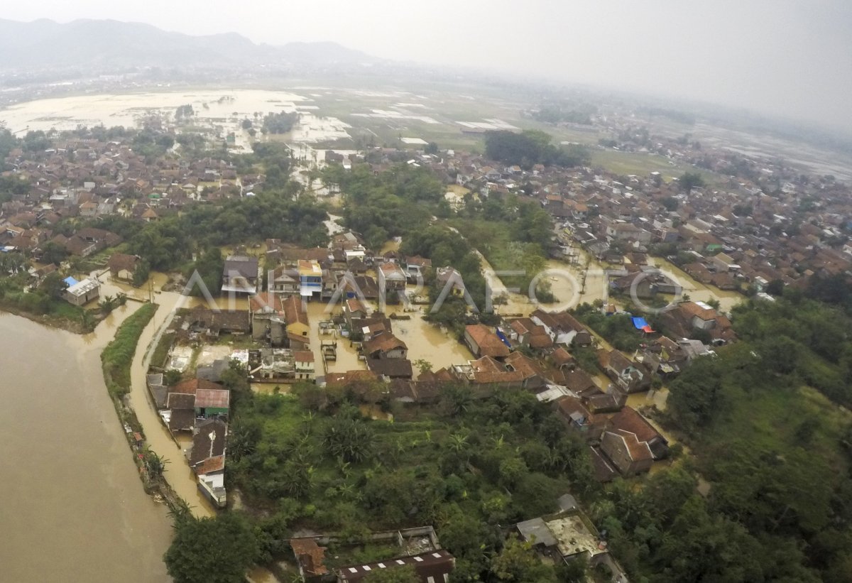 BANJIR DI BANDUNG SELATAN | ANTARA Foto