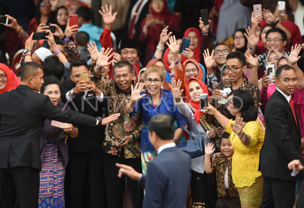 Upacara Penurunan Bendera Merah Putih Di Istana Merdeka Antara Foto 7546