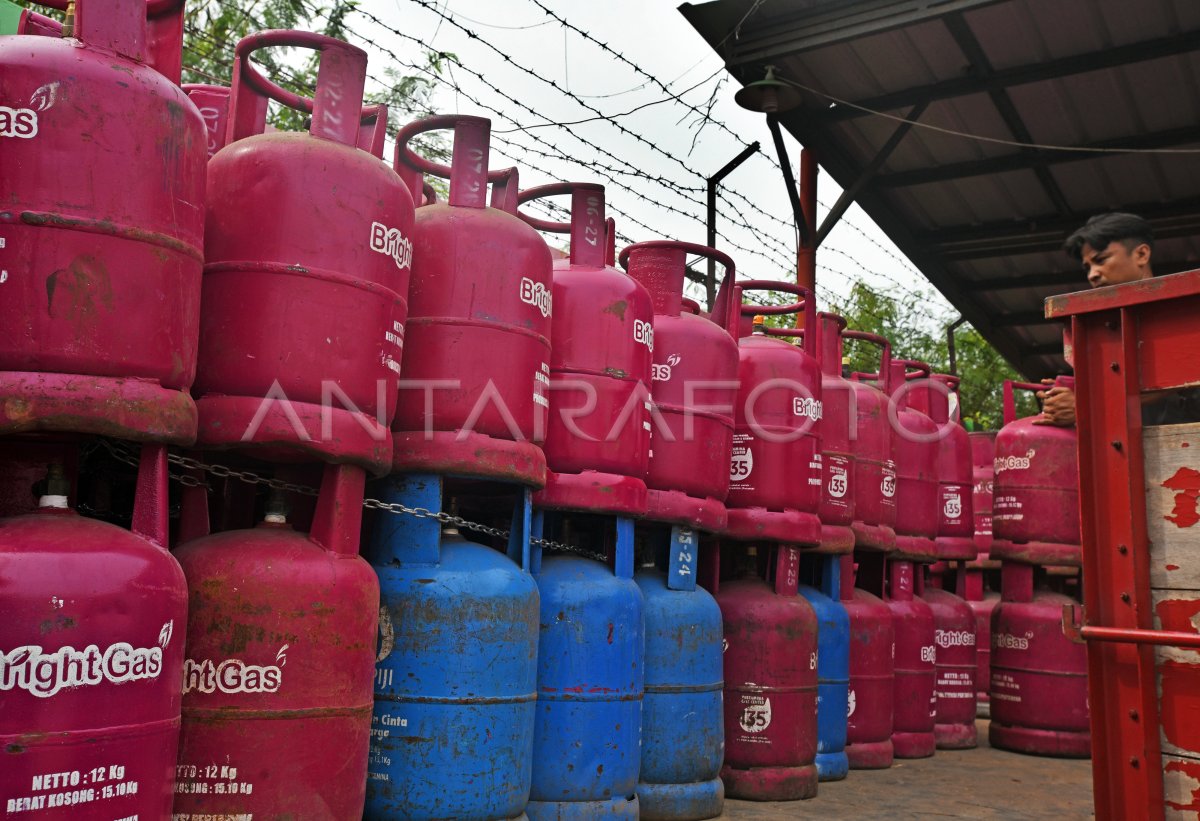 KENAIKAN HARGA GAS LPG NONSUBSIDI | ANTARA Foto