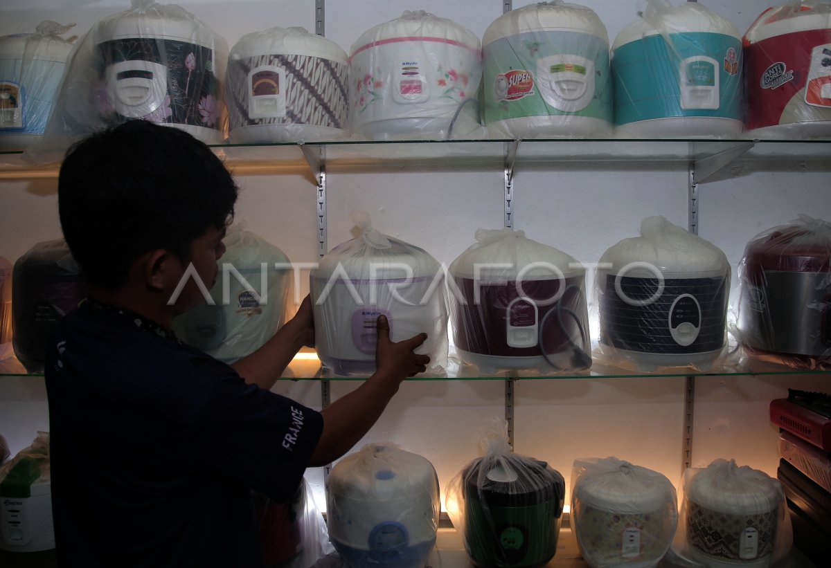 Pemerintah Akan Bagikan Rice Cooker Gratis Antara Foto