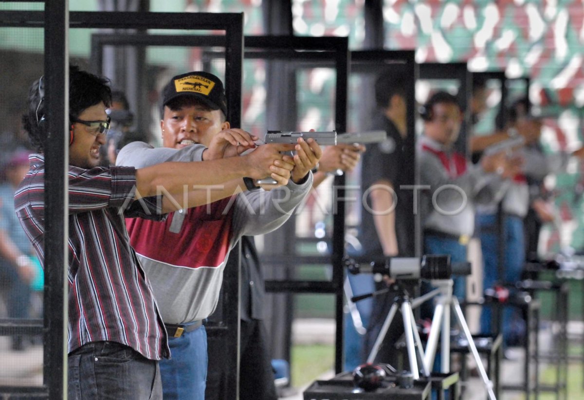 HUT TNI AL - LOMBA MENEMBAK | ANTARA Foto