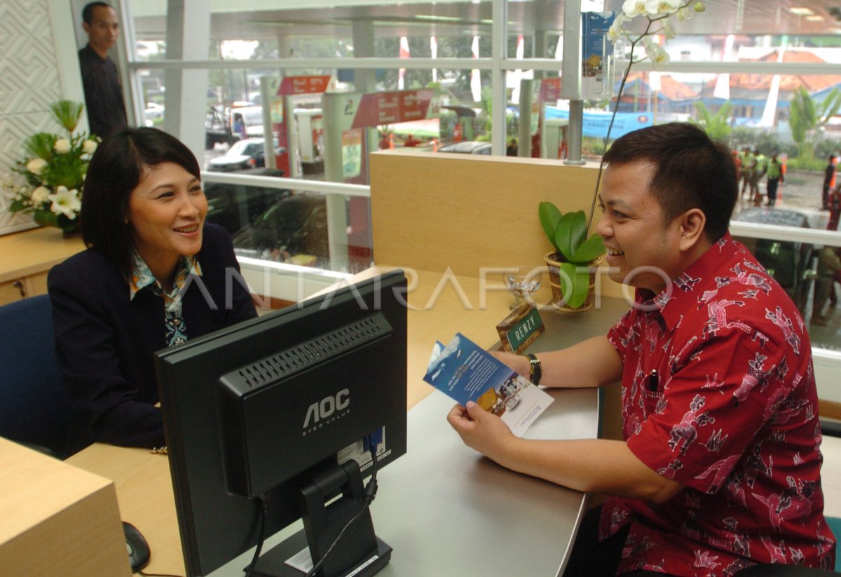 PENJUALAN TIKET GARUDA | ANTARA Foto