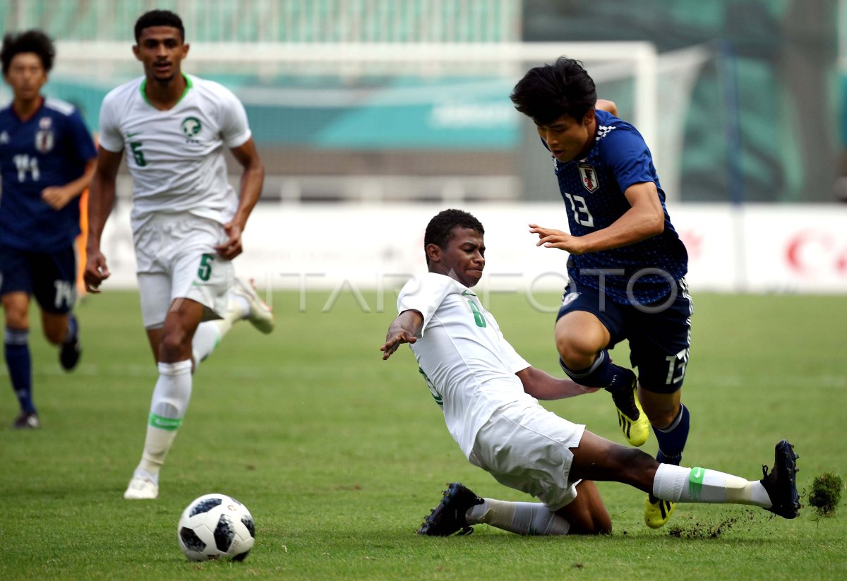 SEPAK BOLA PEREMPATFINAL ARAB SAUDI VS JEPANG | ANTARA Foto