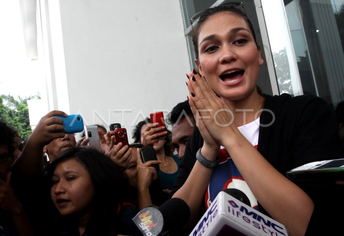 LUNA MAYA ANTARA Foto