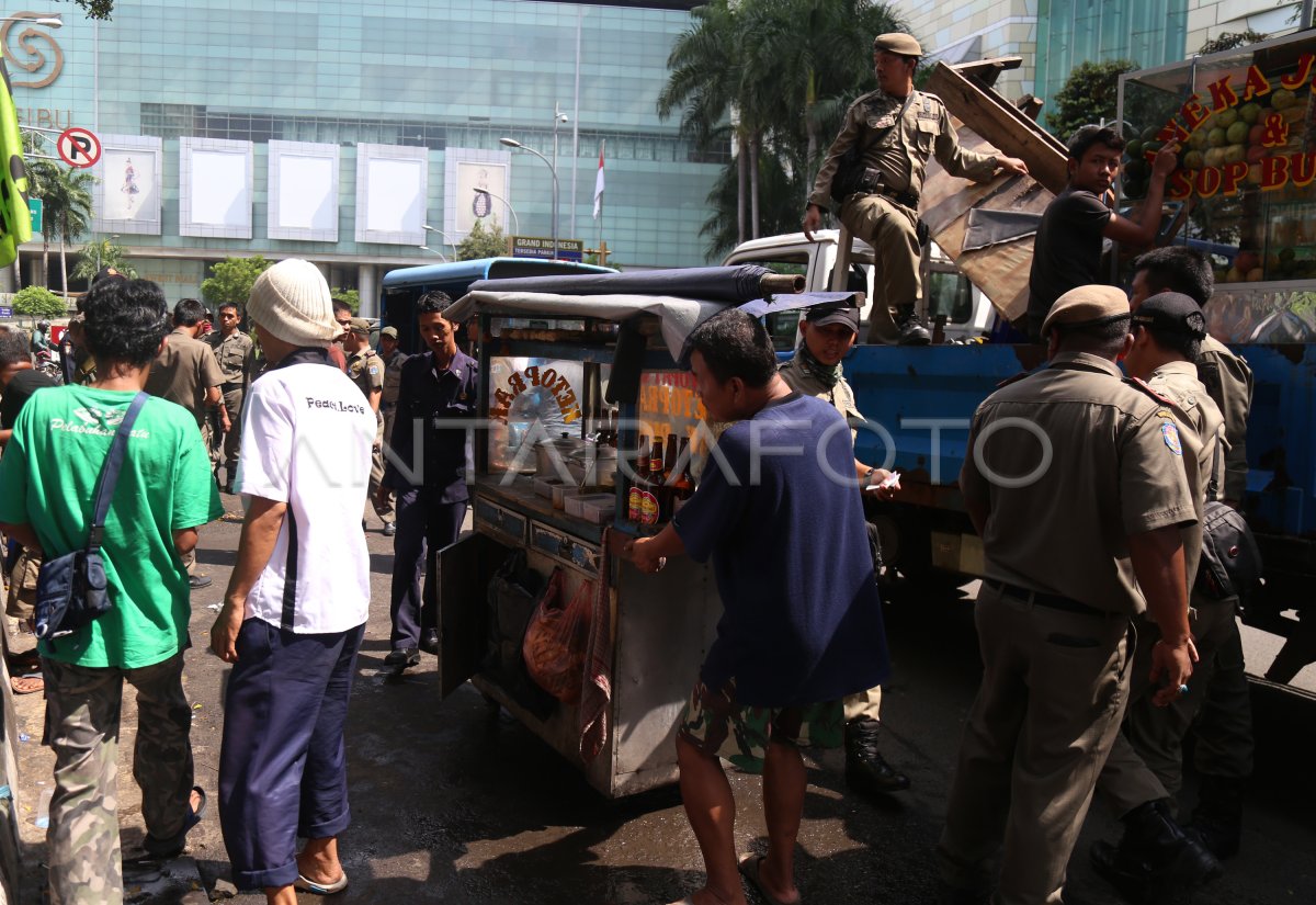 Penertiban Pedagang Kaki Lima Antara Foto