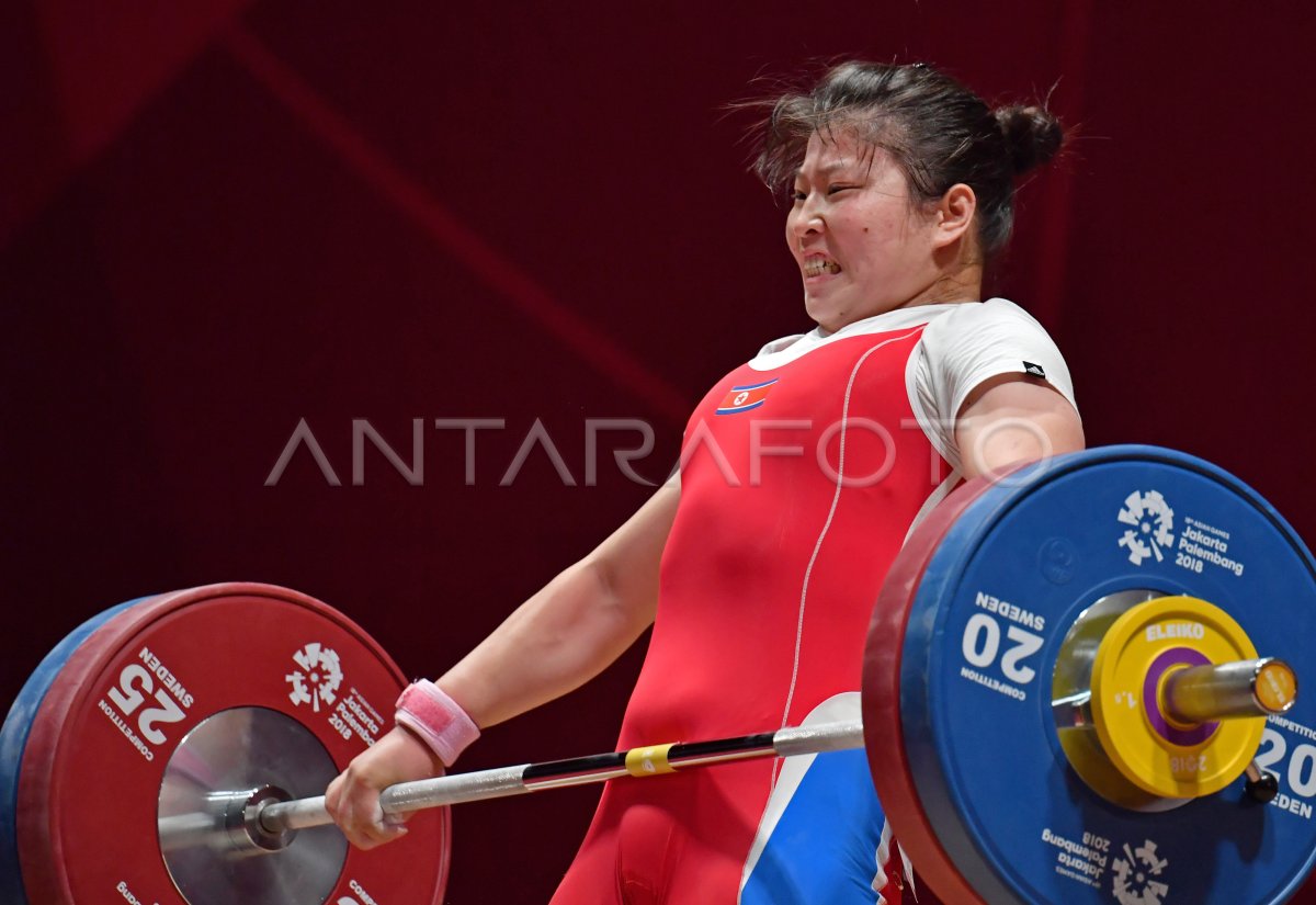 ANGKAT BESI PUTRI 75 KG | ANTARA Foto