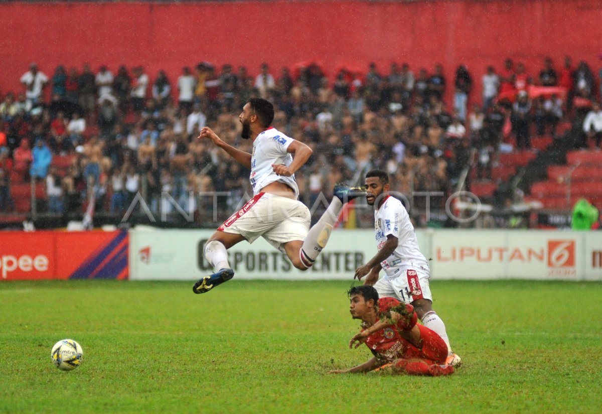 Semen Padang Dikalahkan Bali United Antara Foto