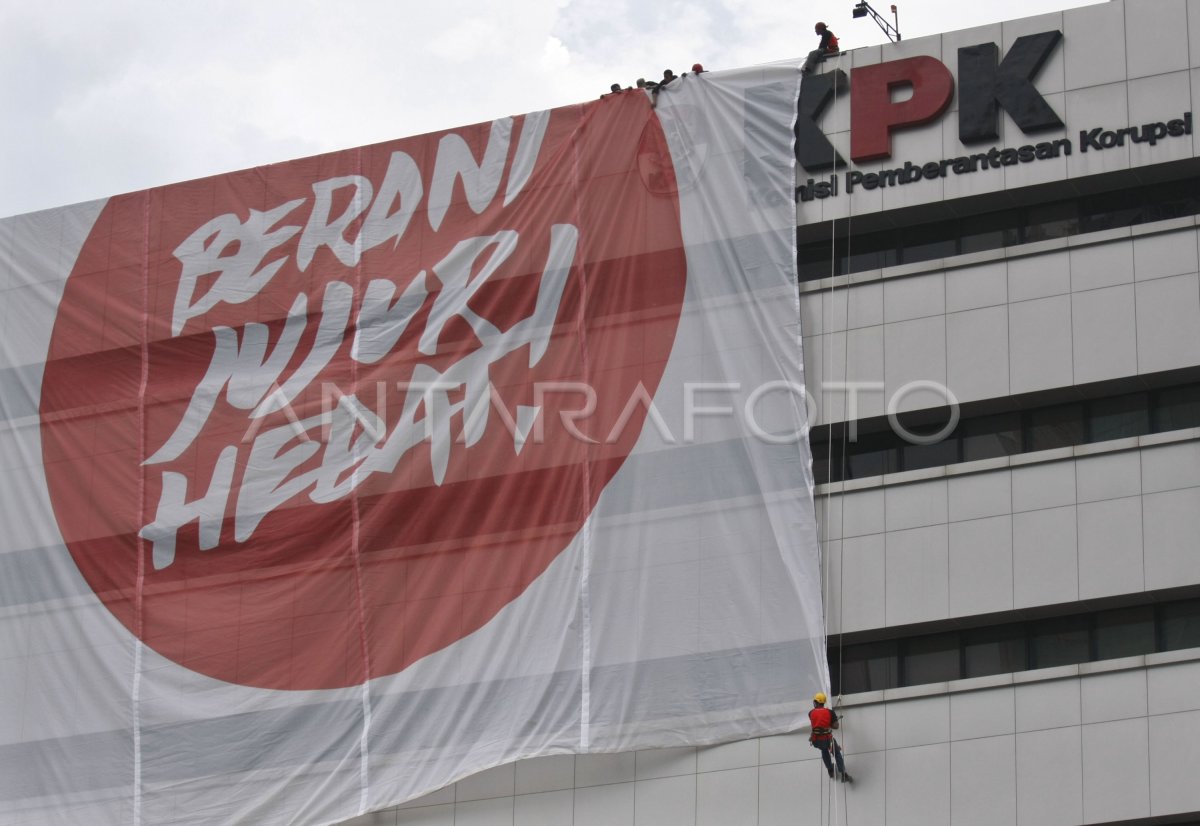 SPANDUK BERANI JUJUR HEBAT ANTARA Foto