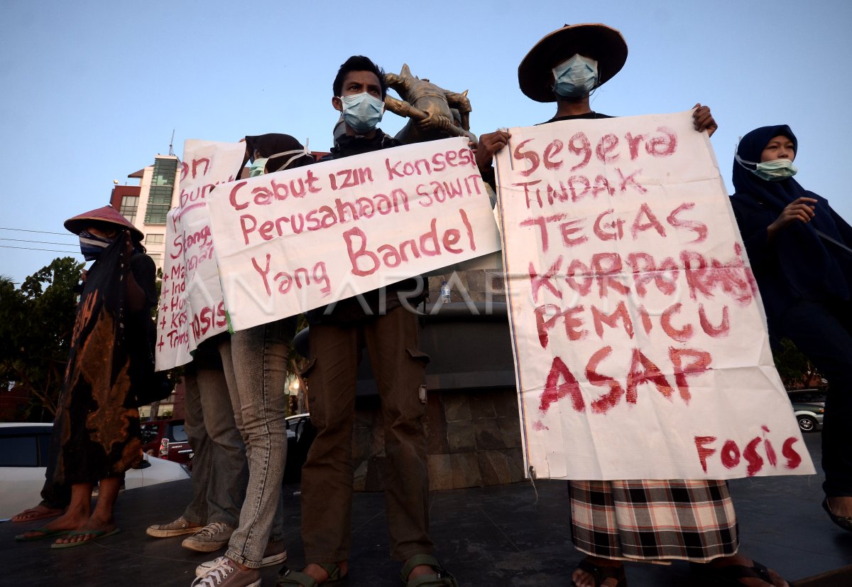 AKSI PROTES PEMBAKARAN HUTAN | ANTARA Foto