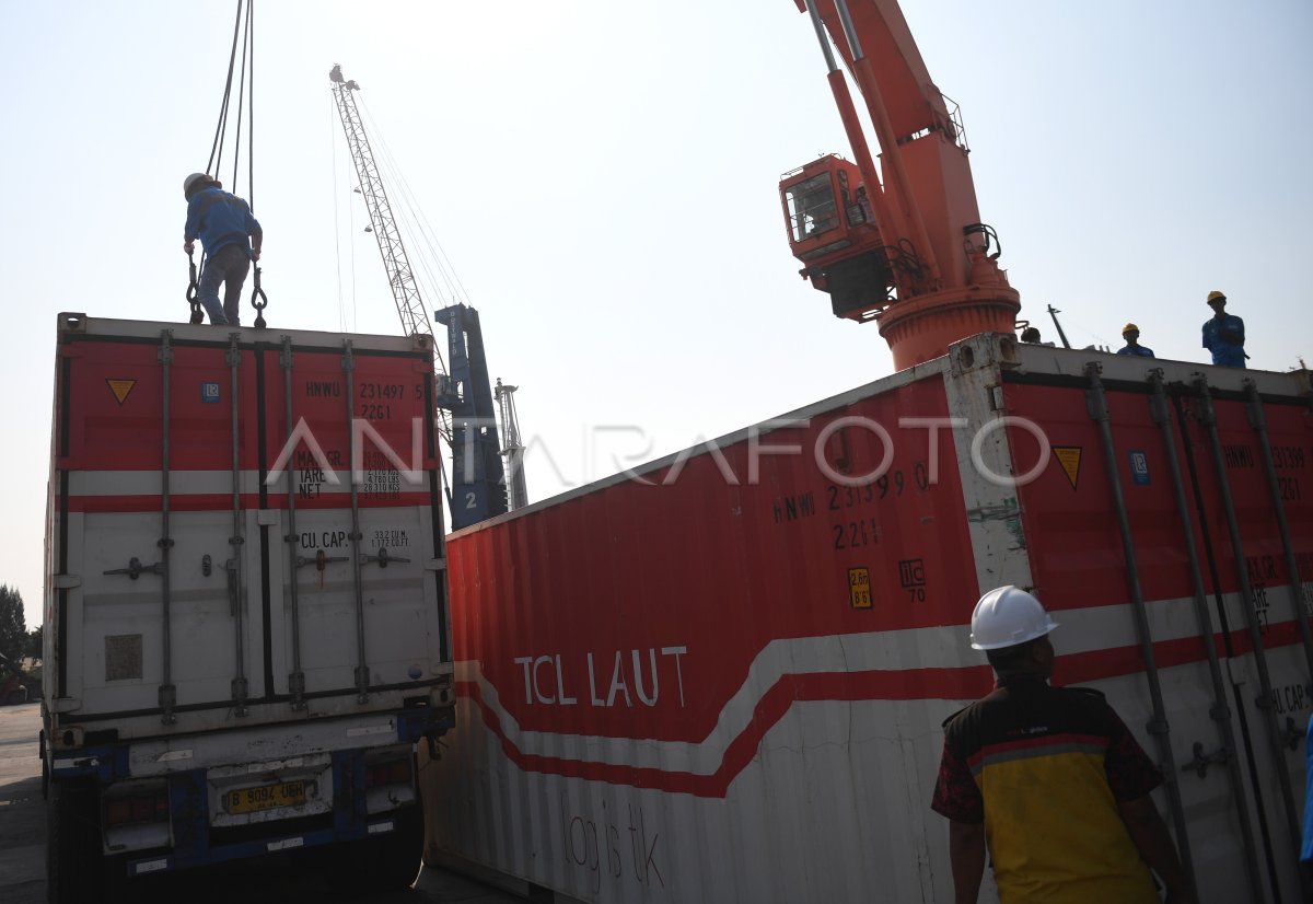 PENGIRIMAN MINYAKITA KE INDONESIA TIMUR | ANTARA Foto