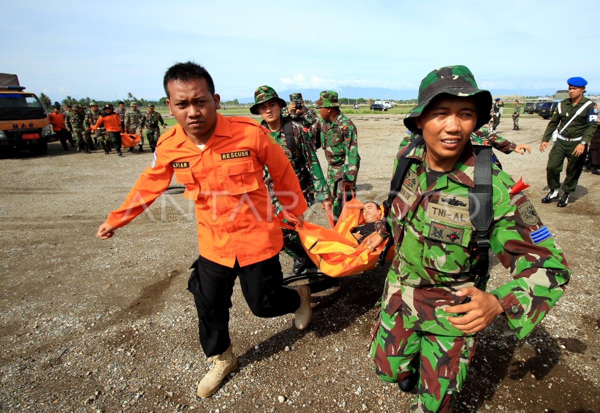 SIMULASI PENANGGULANGAN BENCANA ALAM | ANTARA Foto