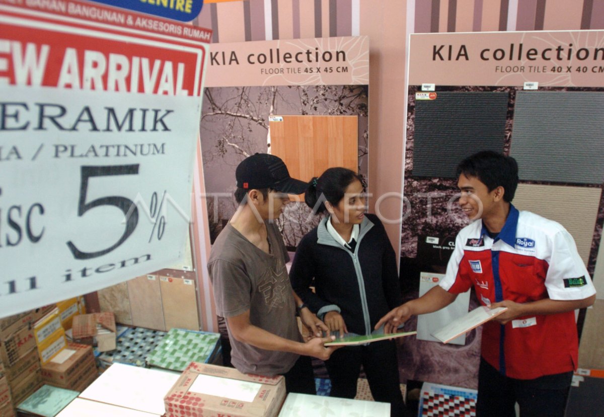 PENJUALAN MENINGKAT | ANTARA Foto