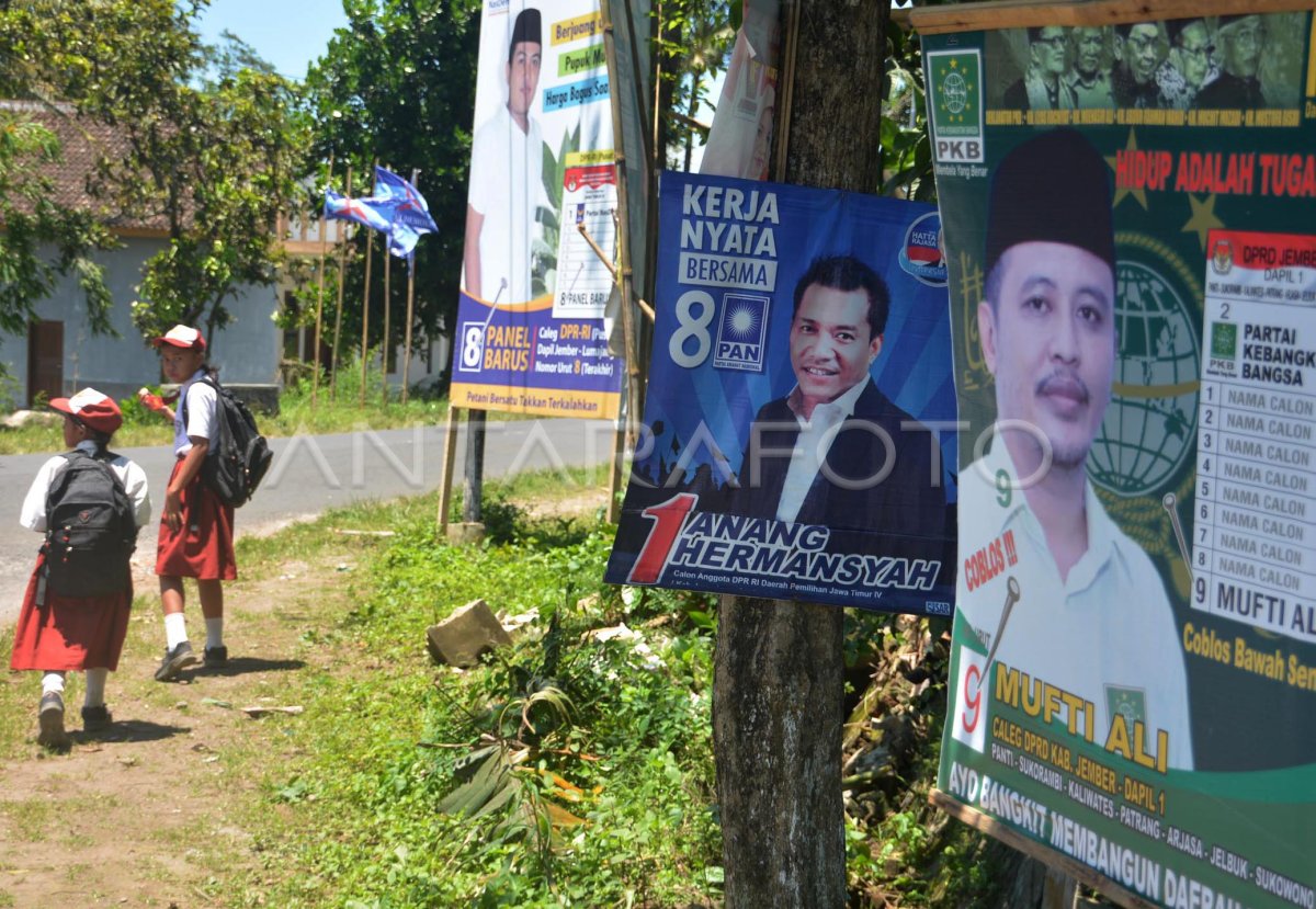 Alat Peraga Kampanye Antara Foto 