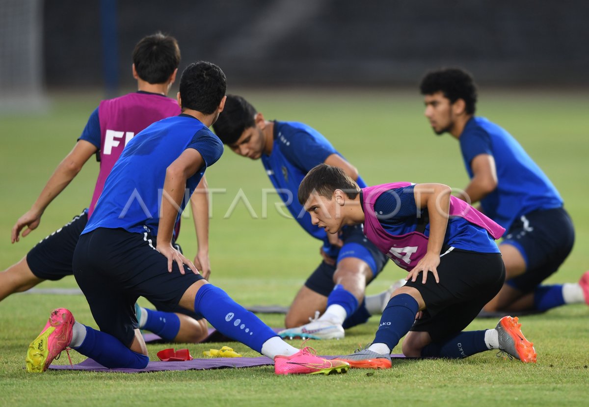 Piala Dunia U-17: Latihan Resmi Timnas Uzbekistan | ANTARA Foto