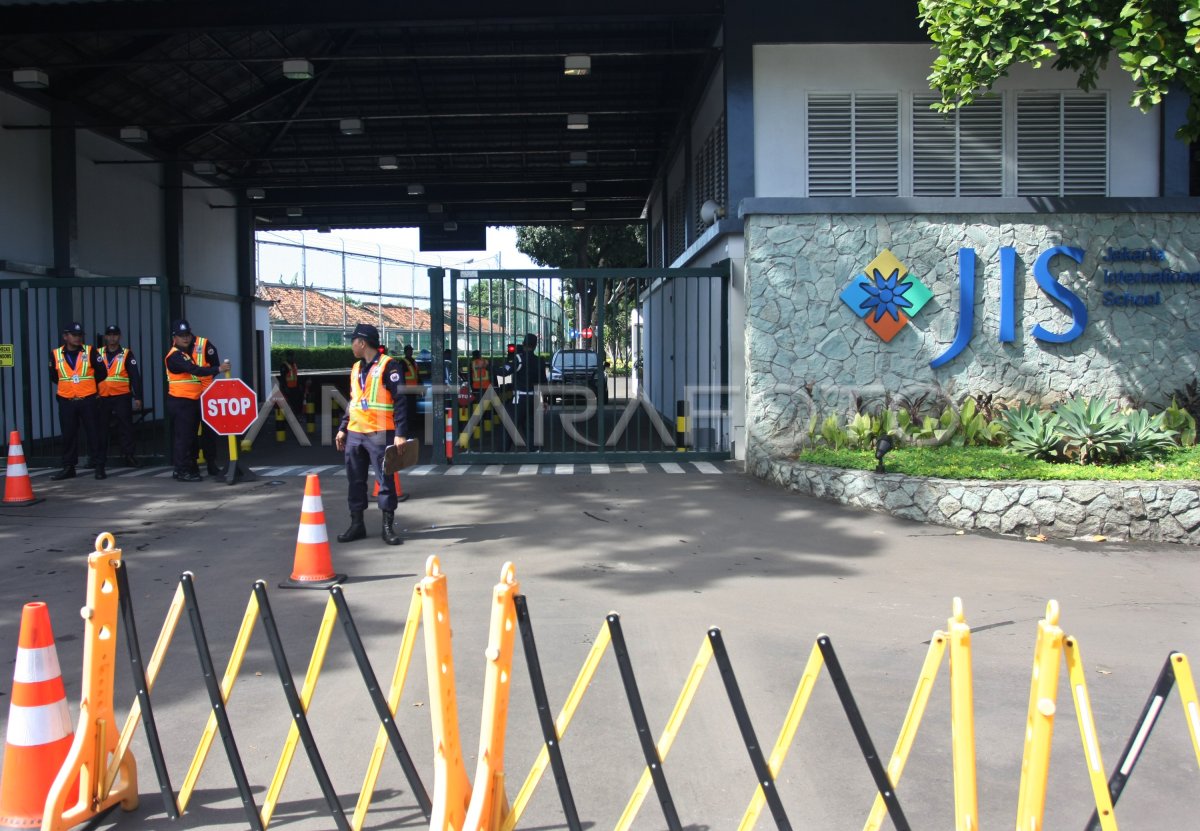 PENUTUPAN TK JAKARTA INTERNASIONAL SCHOOL | ANTARA Foto