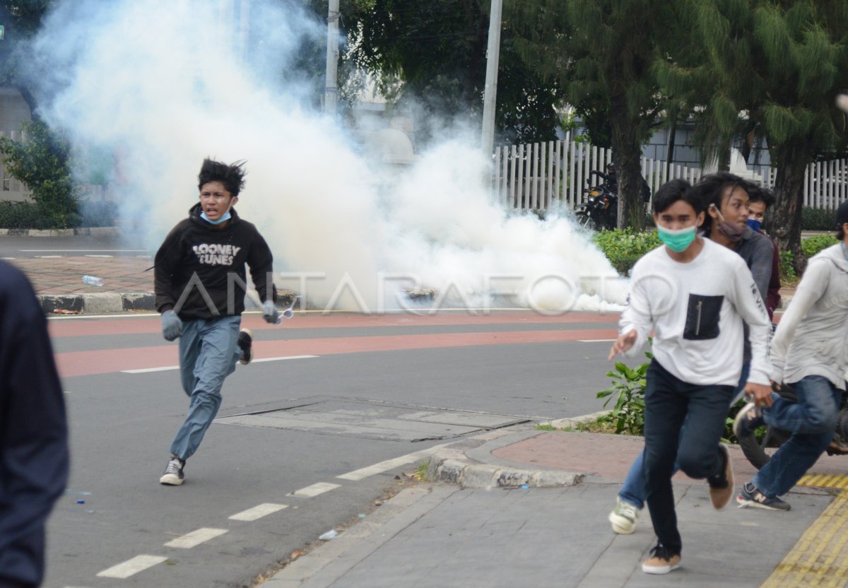 Aksi Tolak Uu Cipta Kerja Antara Foto