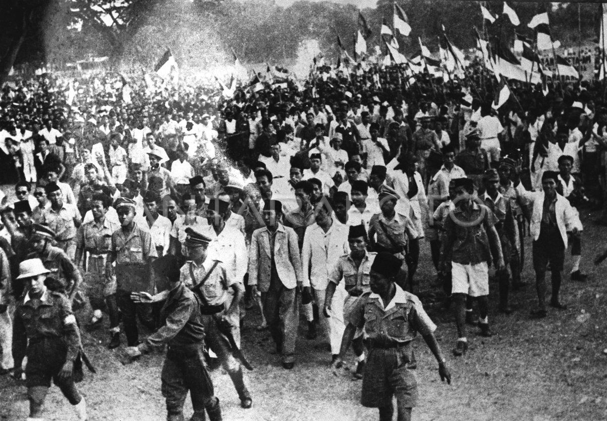 RAPAT RAKSASA DI LAPANGAN IKADA
