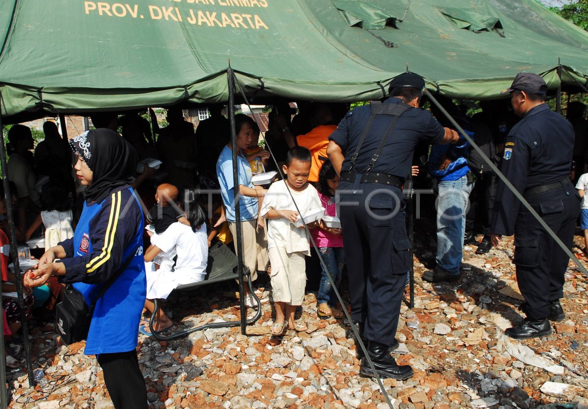 SIMULASI PENANGGULANGAN BENCANA | ANTARA Foto