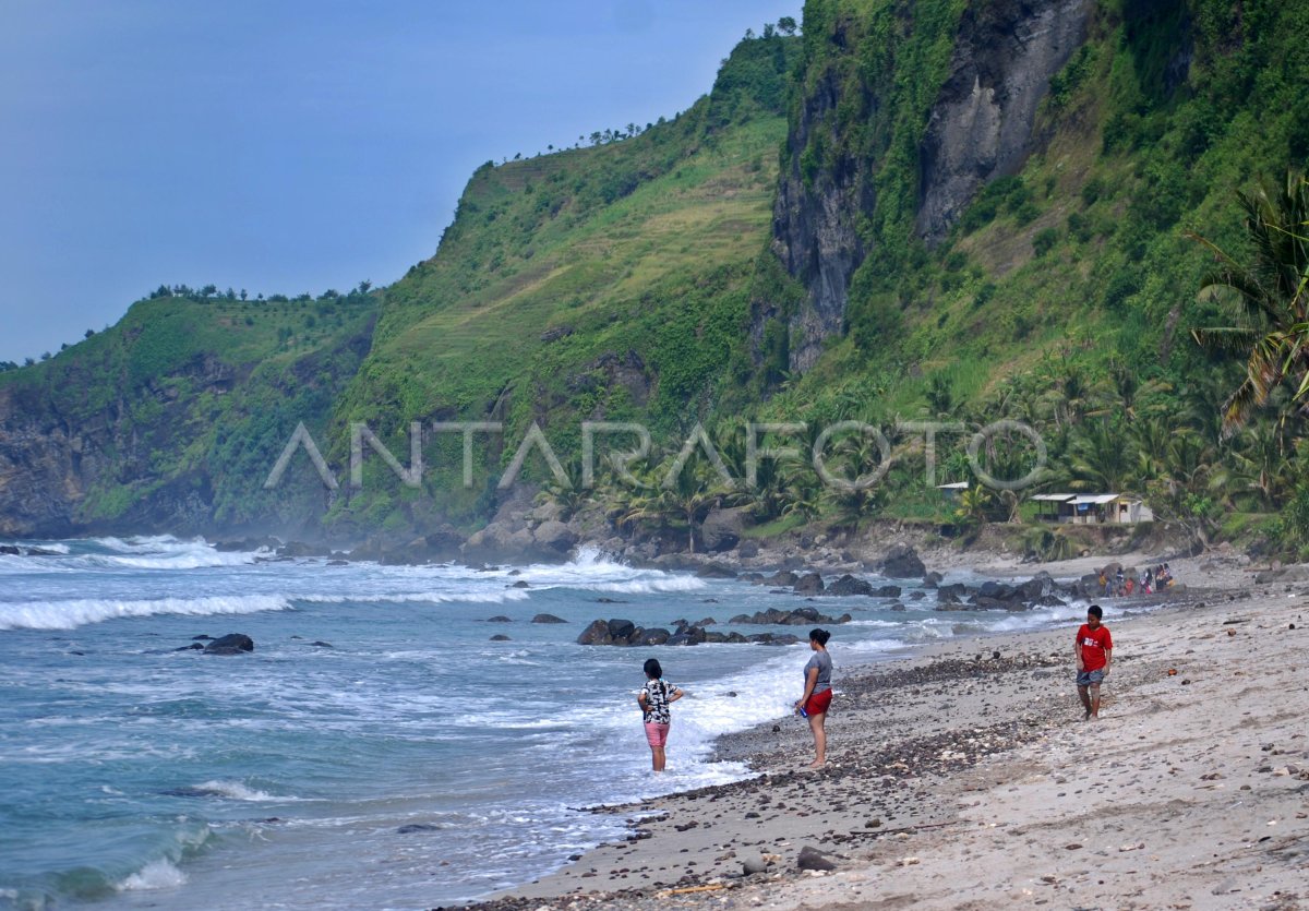 WISATA PANTAI MENGANTI KEBUMEN | ANTARA Foto
