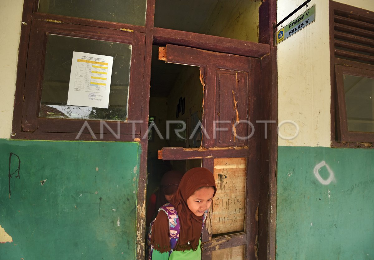 Sekolah rusak di Banten