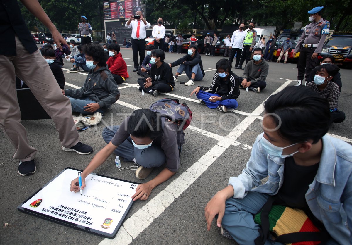 POLISI GAGALKAN RENCANA TAWURAN ANTAR PELAJAR | ANTARA Foto