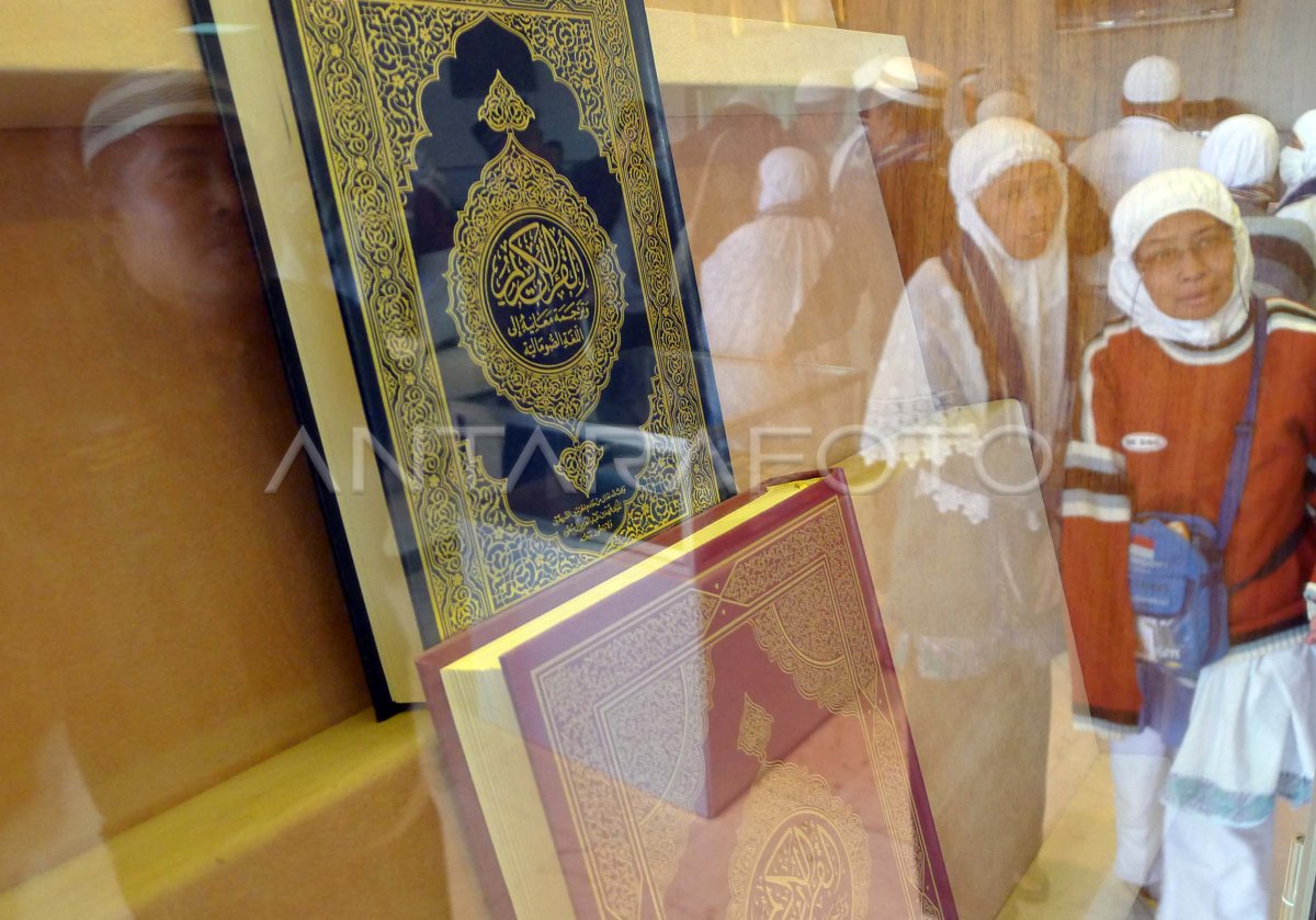 PERCETAKAN AL QURAN | ANTARA Foto