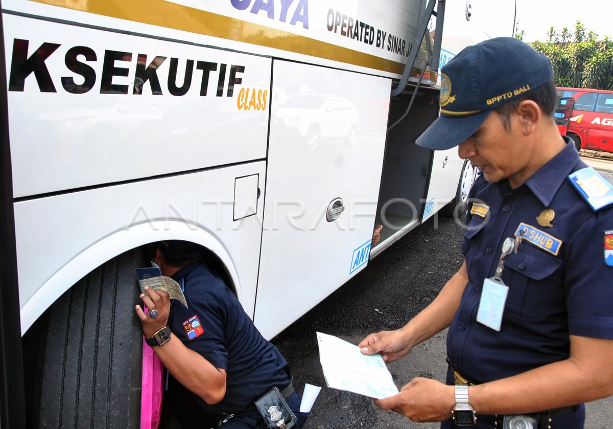 PEMERIKSAAN KELAYAKAN BUS ANGKUTAN LEBARAN | ANTARA Foto