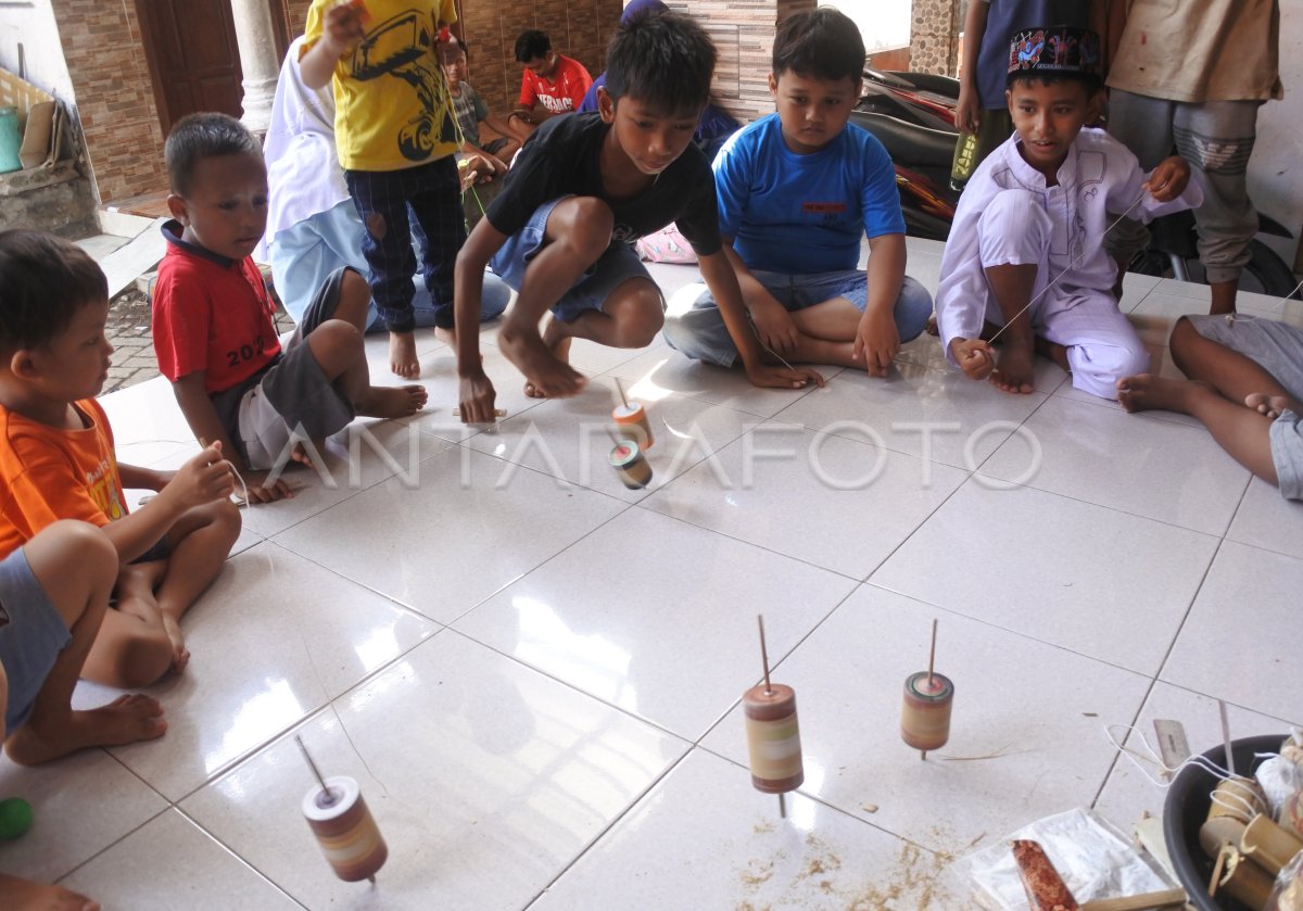 PERMAINAN TRADISIONAL GASING | ANTARA Foto