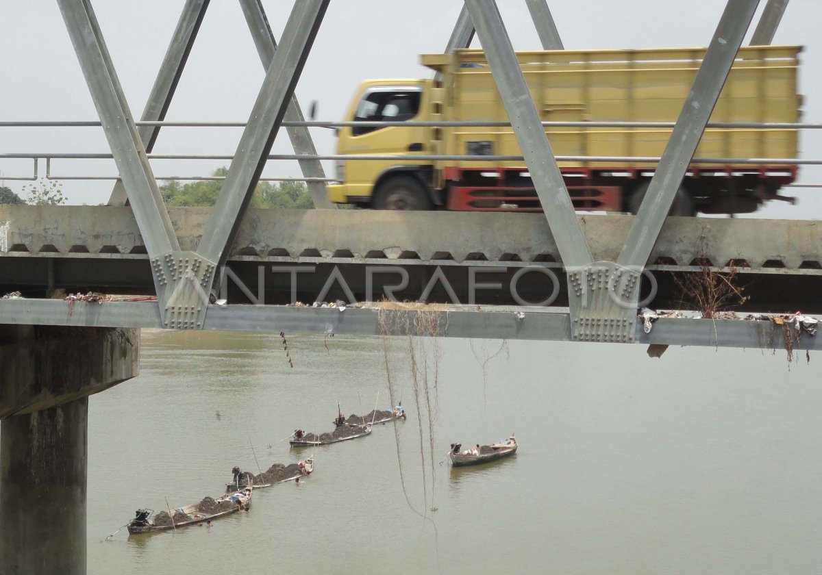 Penambang Pasir Antara Foto