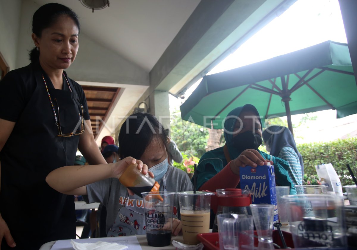 PELATIHAN PEMBUATAN KOPI BAGI PENYANDANG AUTISME