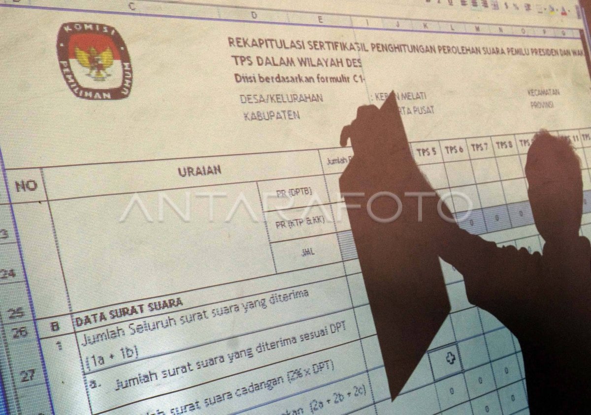 REKAPITULASI SUARA | ANTARA Foto