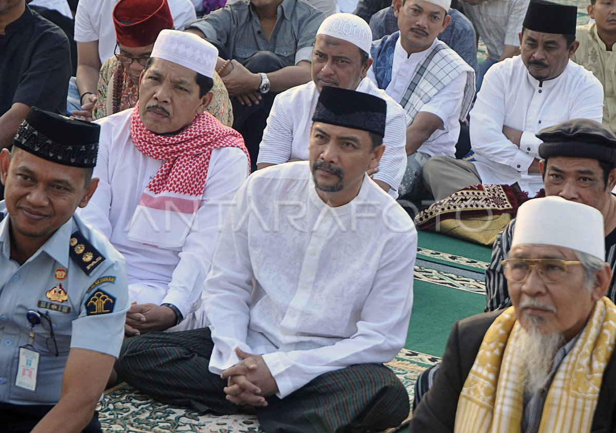 SALAT ID LAPAS SUKAMISKIN | ANTARA Foto