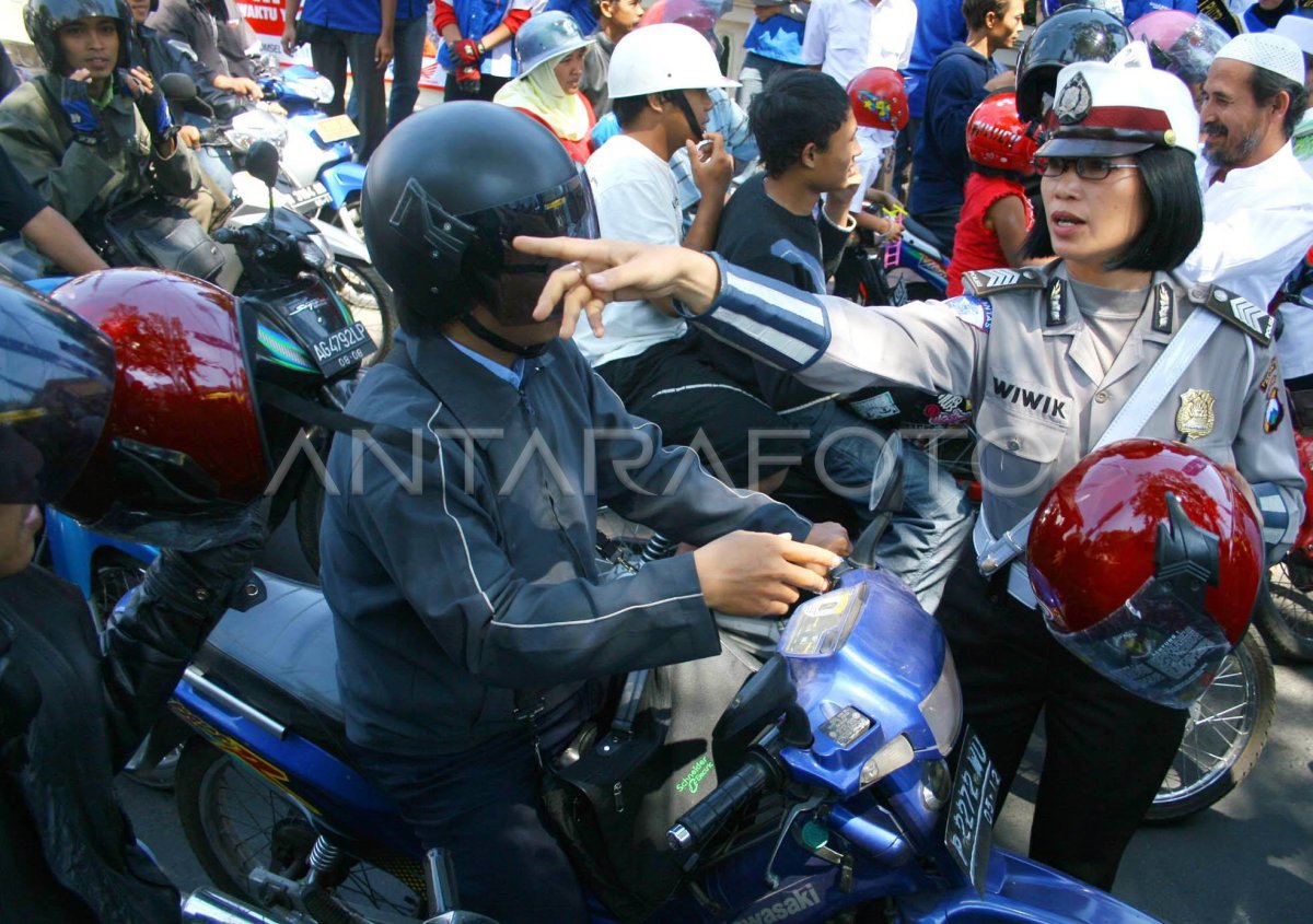 TUKAR HELM