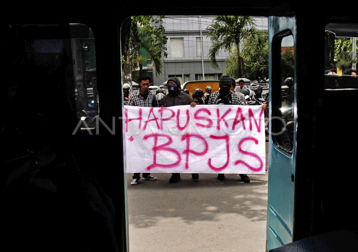 DEMO KENAIKAN IURAN BPJS KESEHATAN | ANTARA Foto