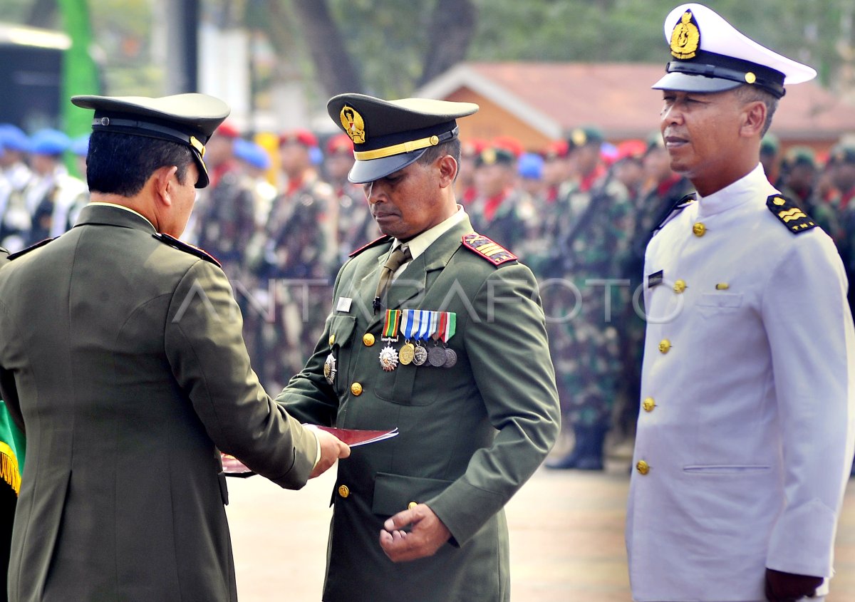 PENGHARGAAN UNTUK PENGABDIAN TNI | ANTARA Foto