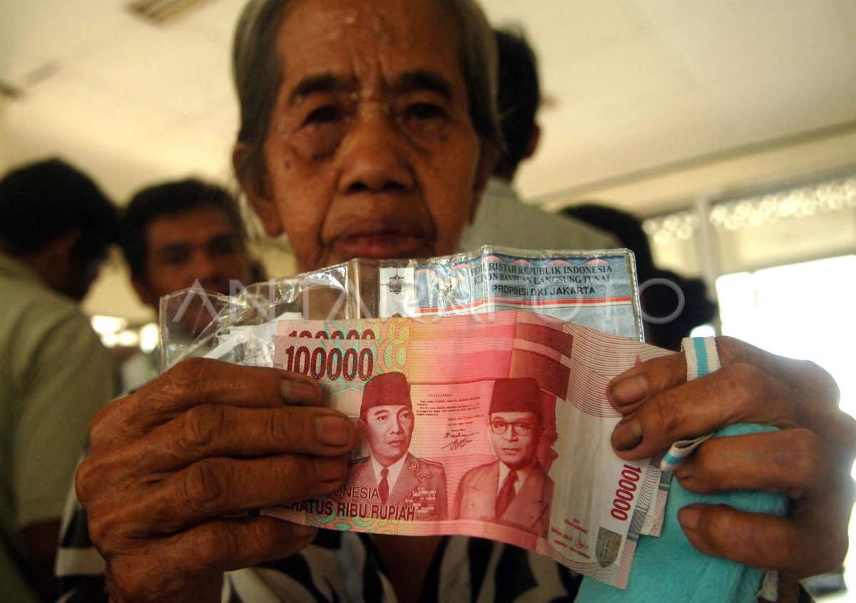 BANTUAN LANGSUNG TUNAI ANTARA Foto BANTUAN LANGSUNG TUNAI ANTARA Foto