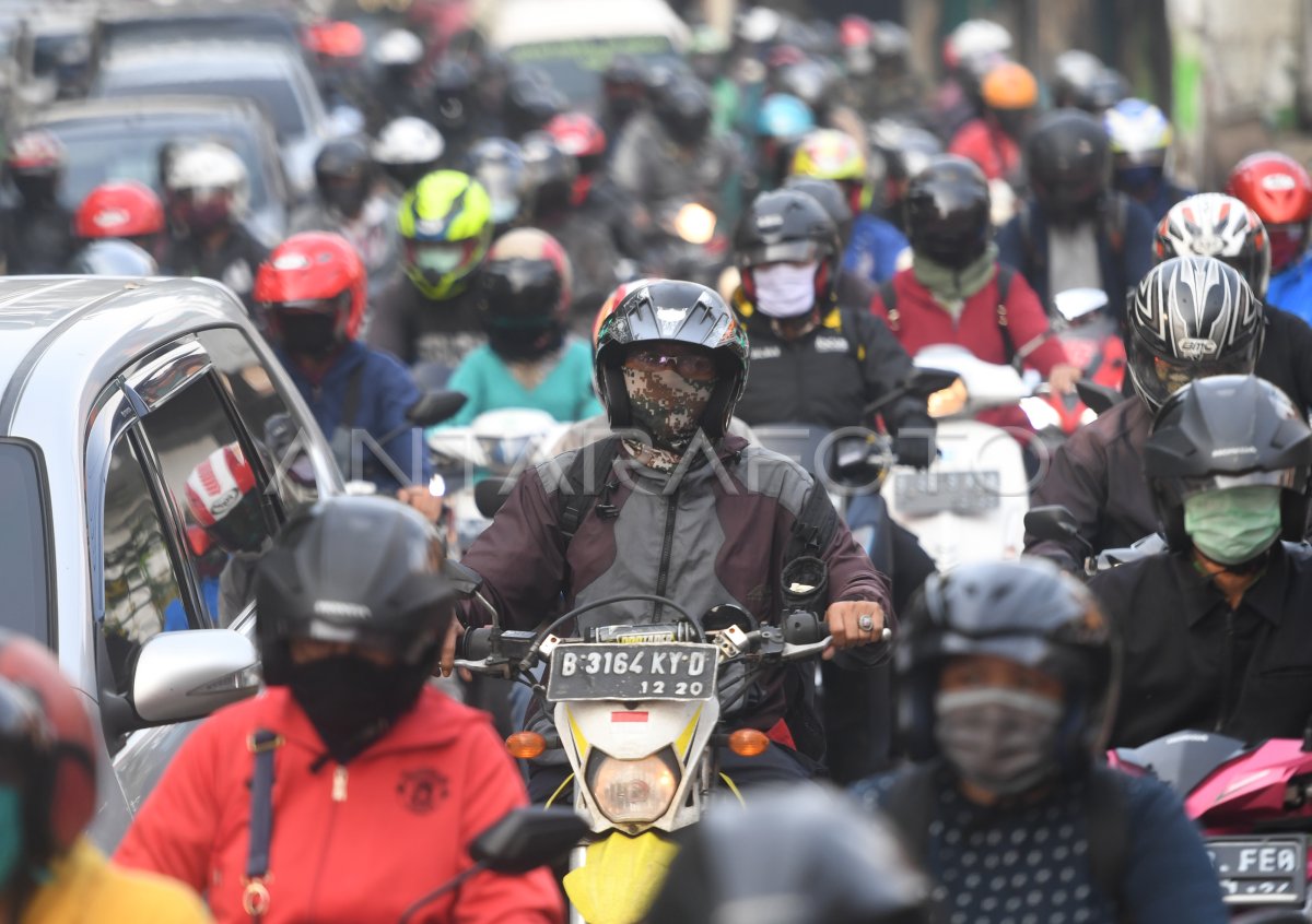 Peningkatan Volume Kendaraan Di Jakarta Antara Foto