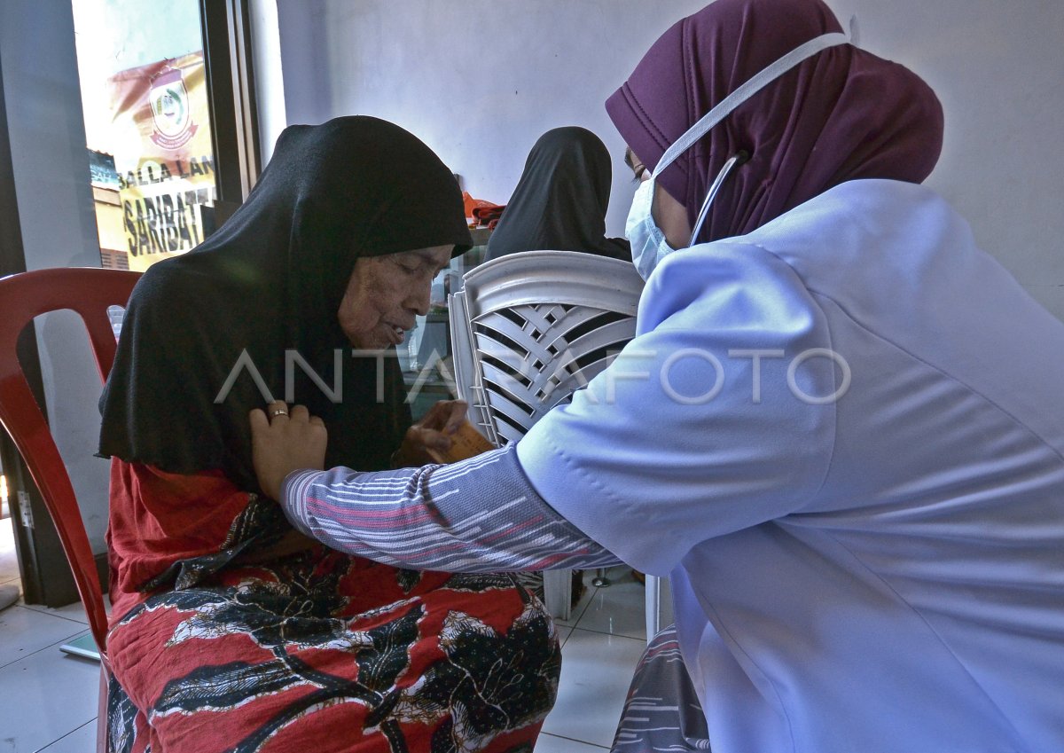 PEMERIKSAAN KESEHATAN LANSIA GRATIS ANTARA Foto