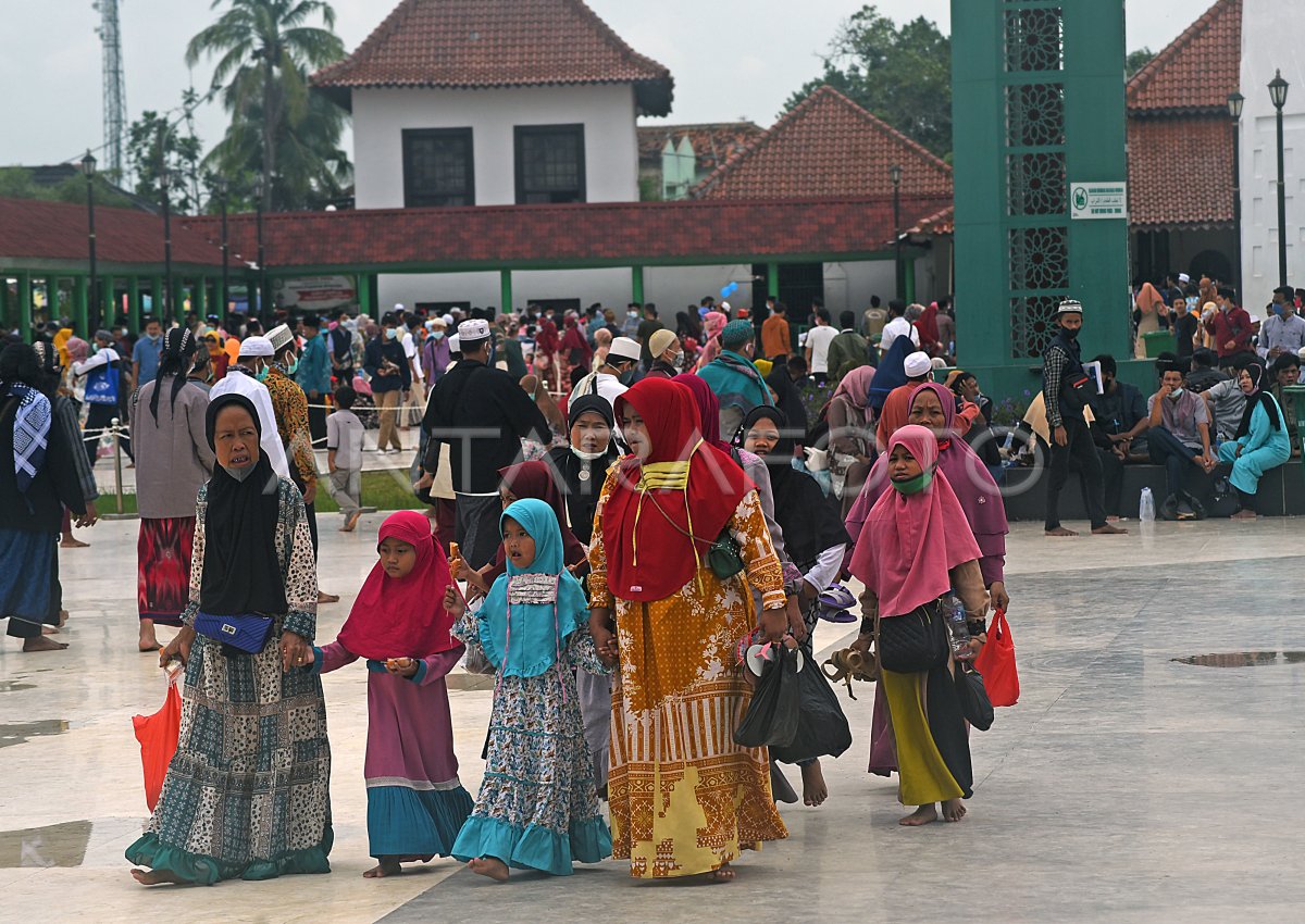 WISATA ZIARAH BANTEN LAMA TETAP RAMAI DI SAAT PANDEMI | ANTARA Foto