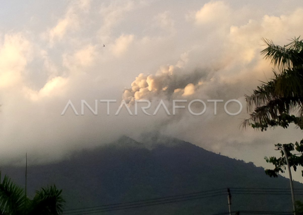 ABU VULKANIK GUNUNG GAMALAMA | ANTARA Foto