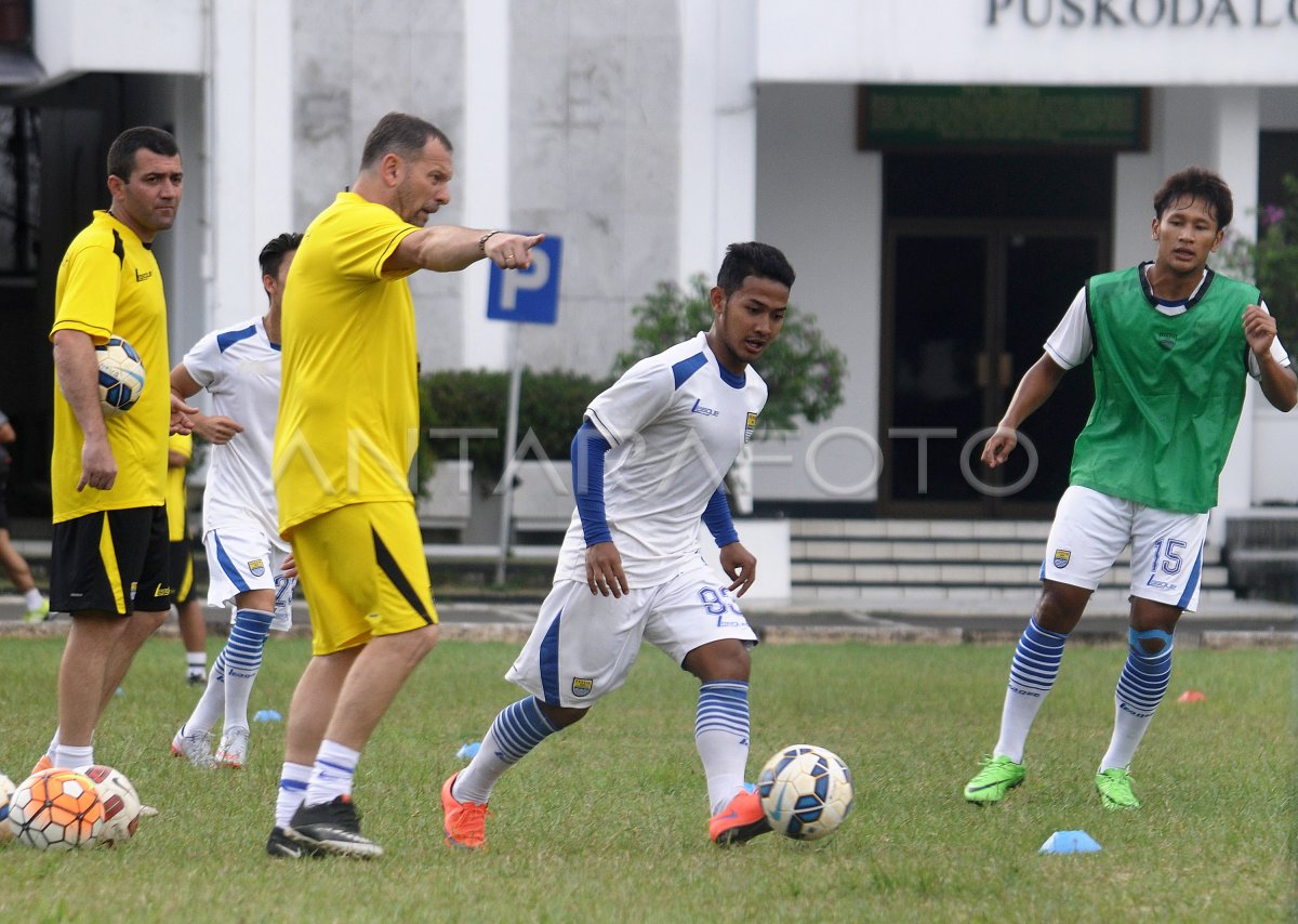 Latihan Persib Bandung Antara Foto