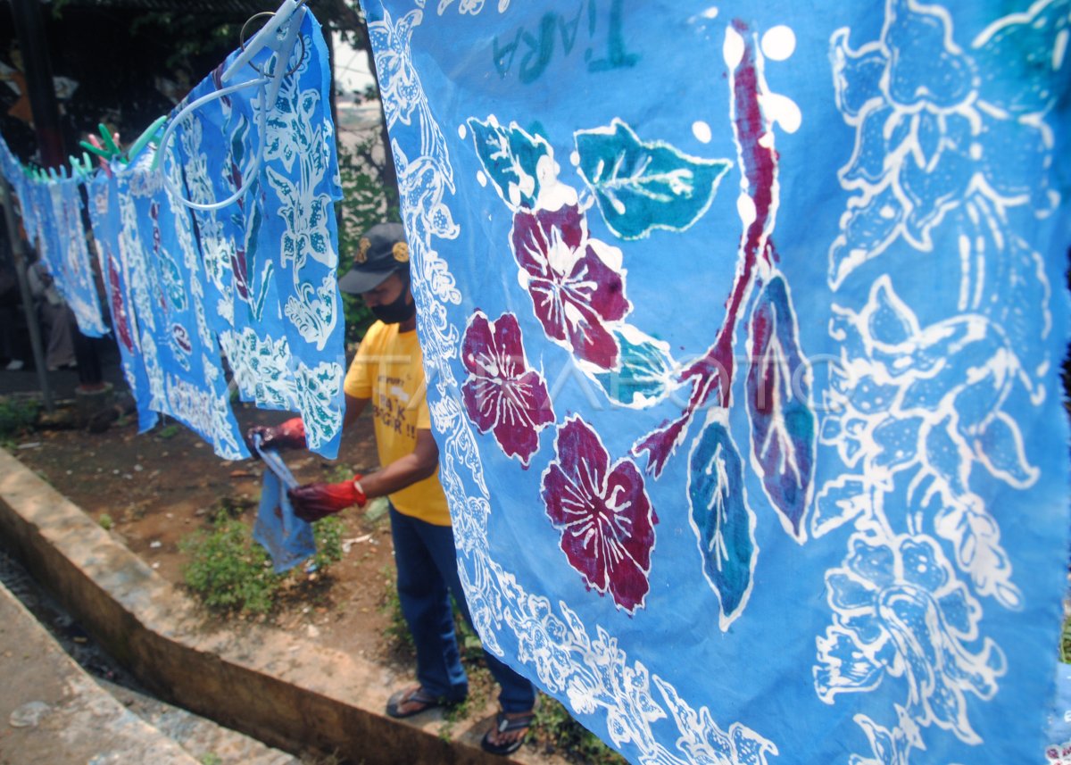 BELAJAR MEMBATIK DI KAMPUNG BATIK CIBULUH BOGOR | ANTARA Foto