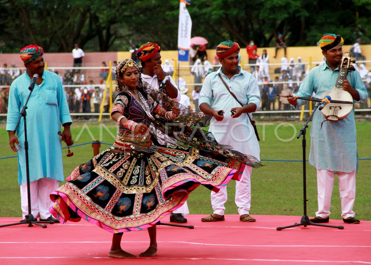 POLEWALI MANDAR INTERNASIONAL FOLK ART FESTIVAL | ANTARA Foto