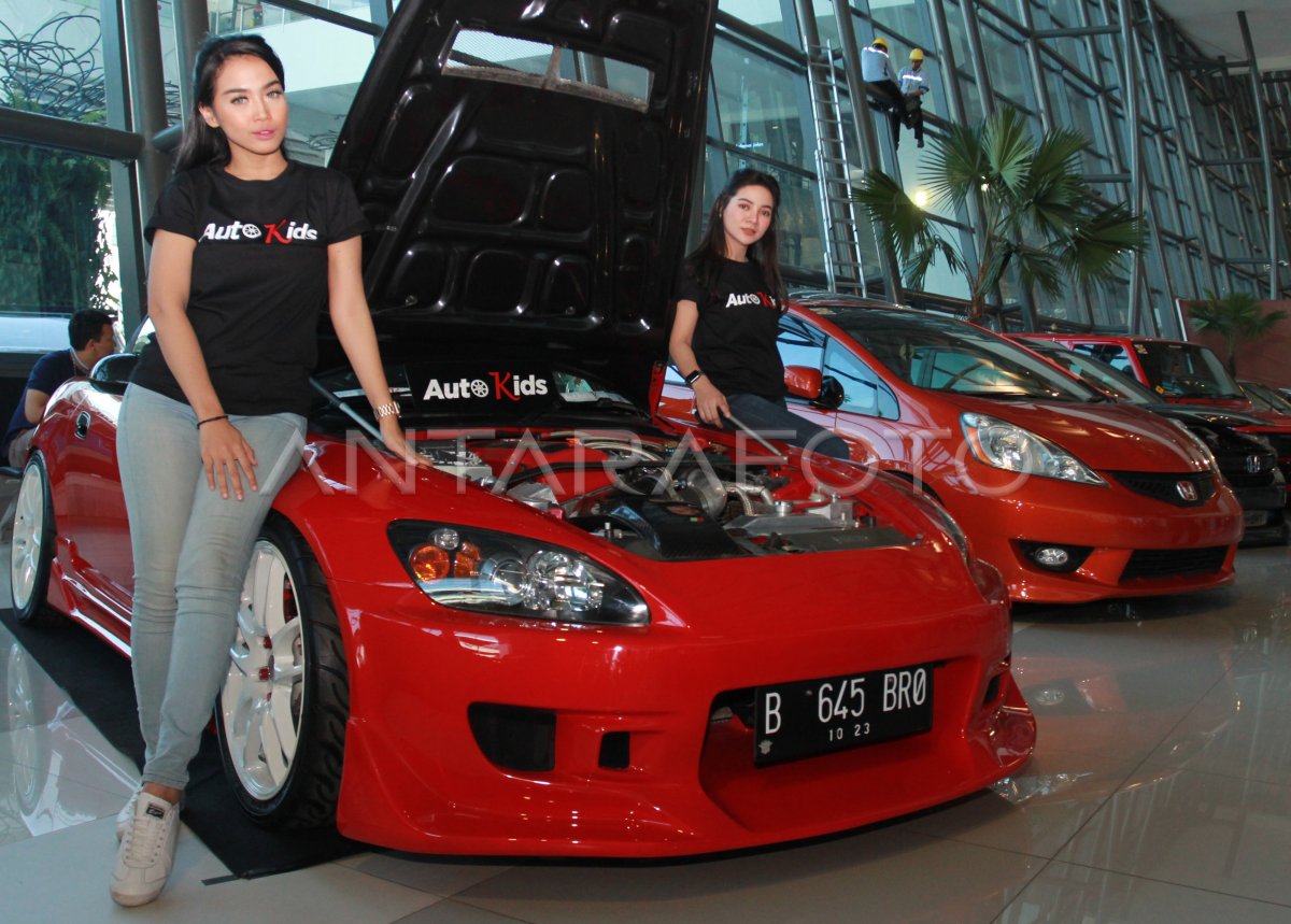 KONTES MOBIL MODIFIKASI DI BANDARA SOETTA | ANTARA Foto