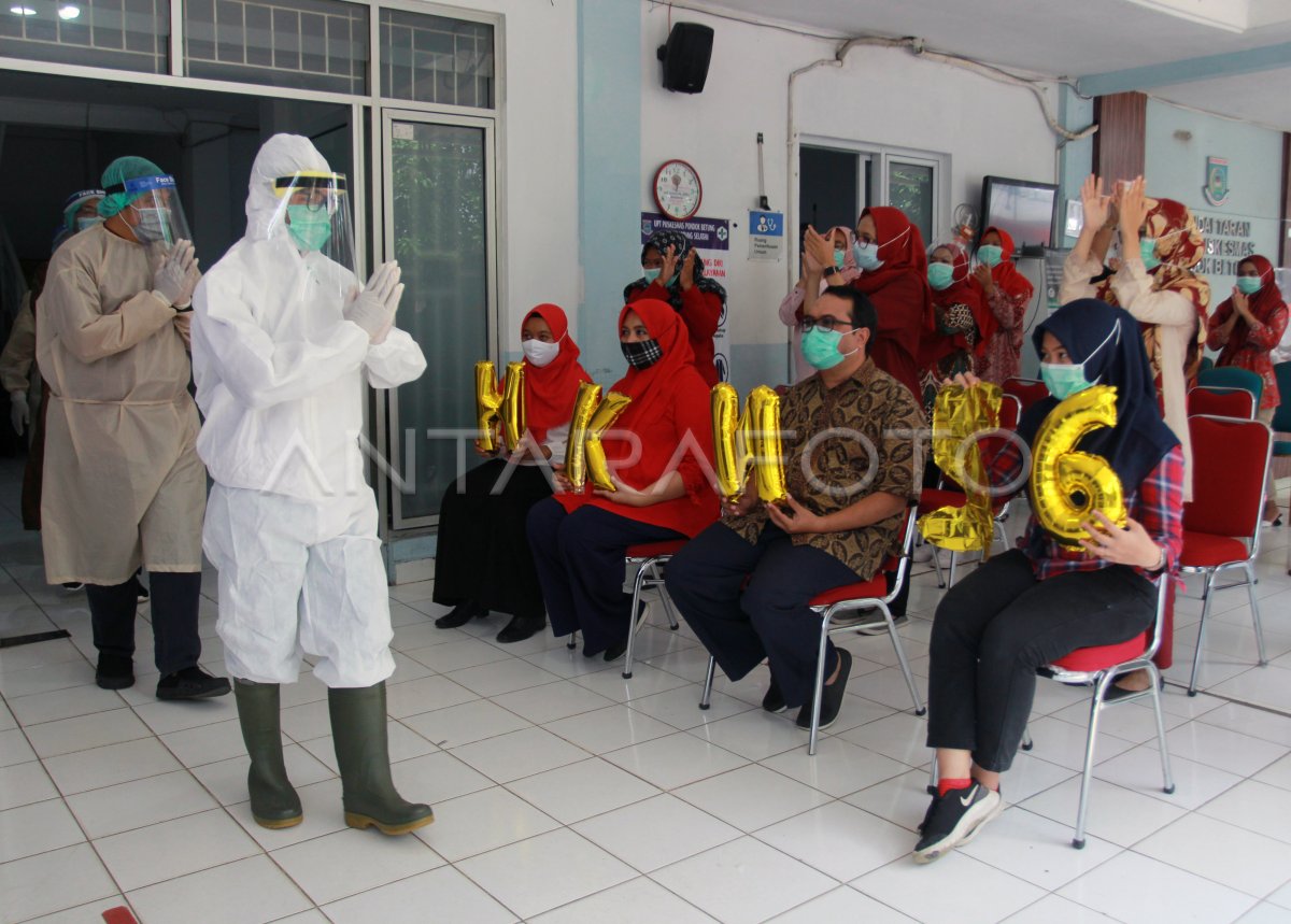 Tepuk Tangan Untuk Tenaga Kesehatan Antara Foto