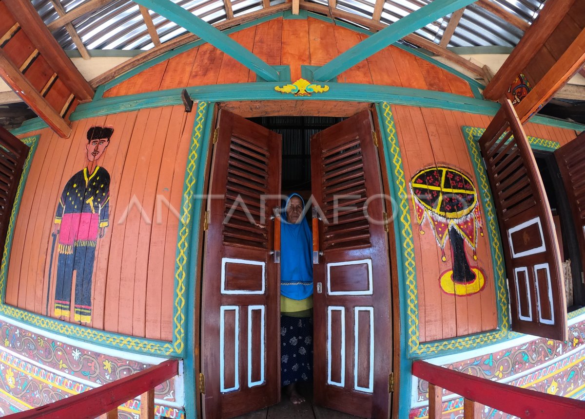 REVITALISASI RUMAH GADANG DI DHARMASRAYA ANTARA Foto