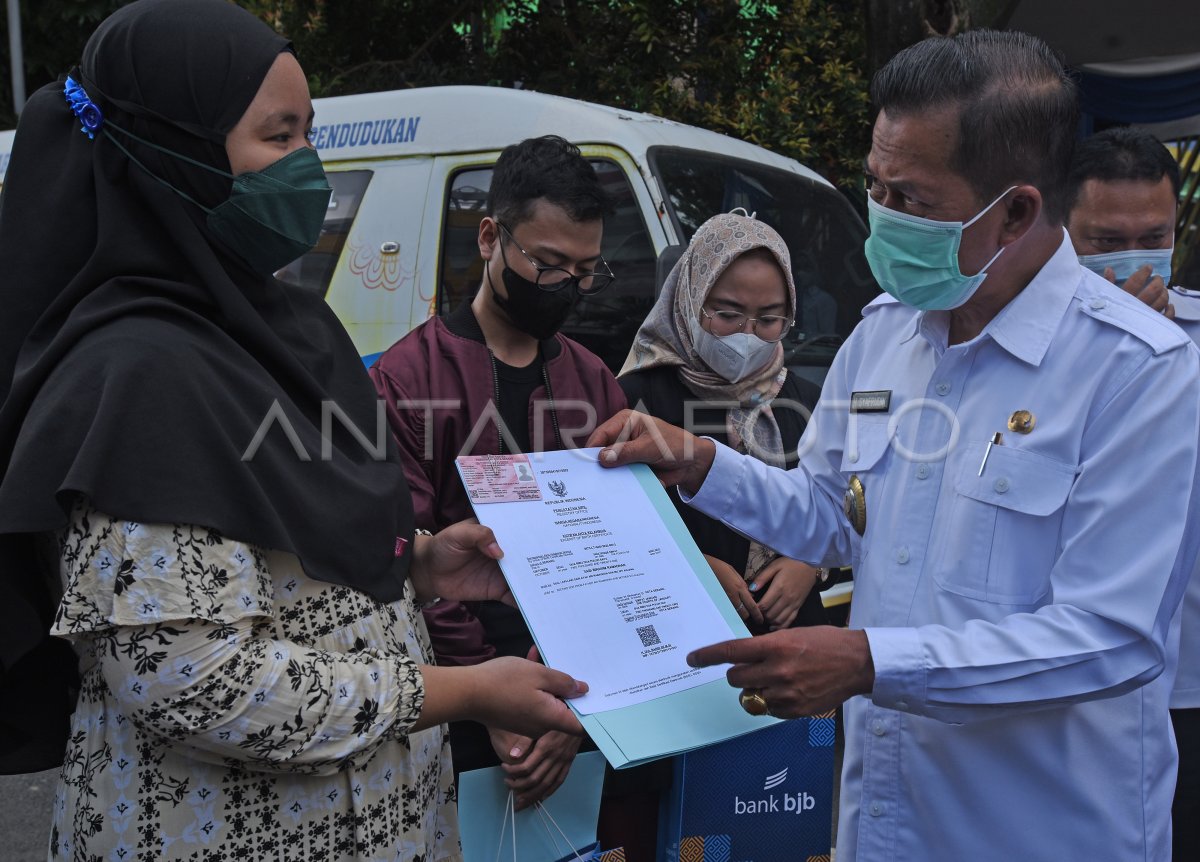 LAYANAN JEMPUT BOLA ADMINDUK DI BANTEN | ANTARA Foto