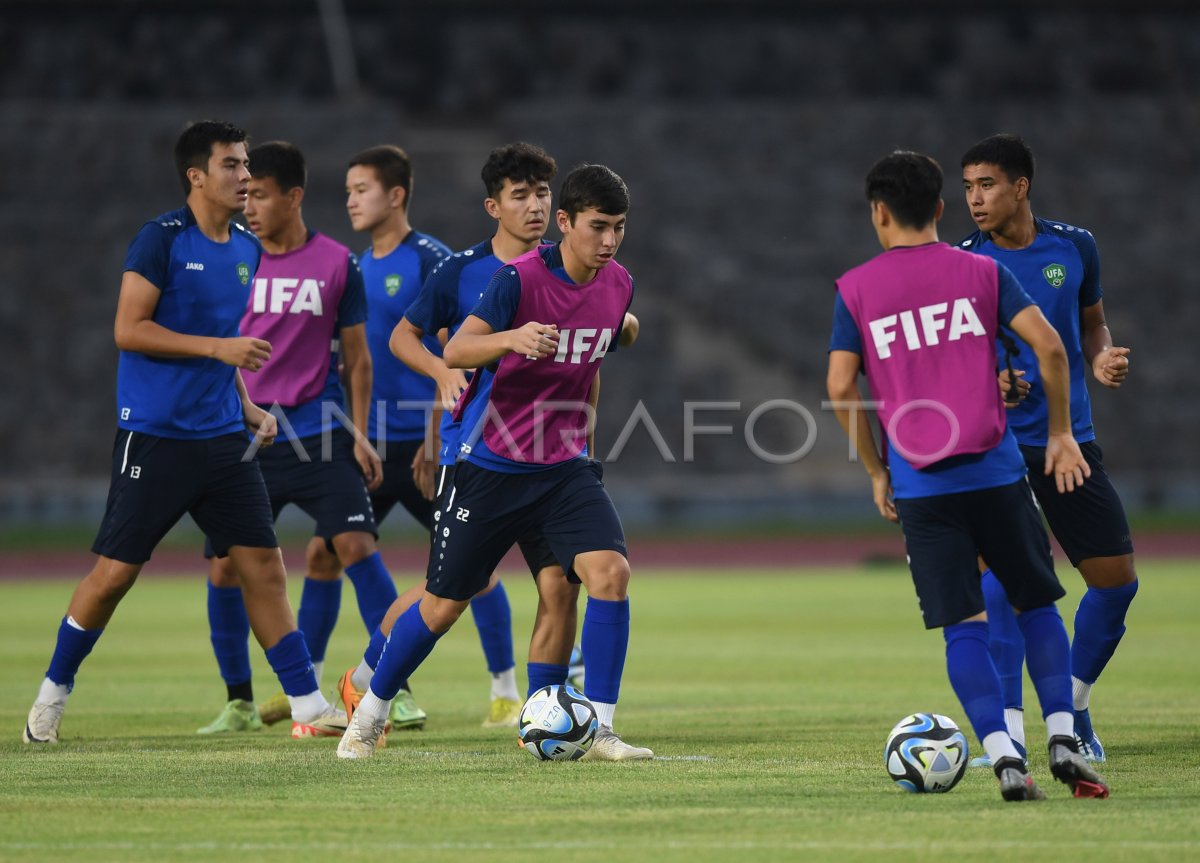 Piala Dunia U-17: Latihan Resmi Timnas Uzbekistan | ANTARA Foto